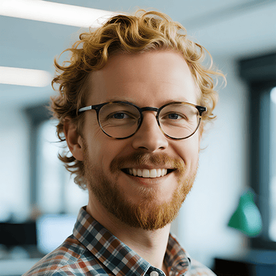 Alex Carter, n8n VPS Expert